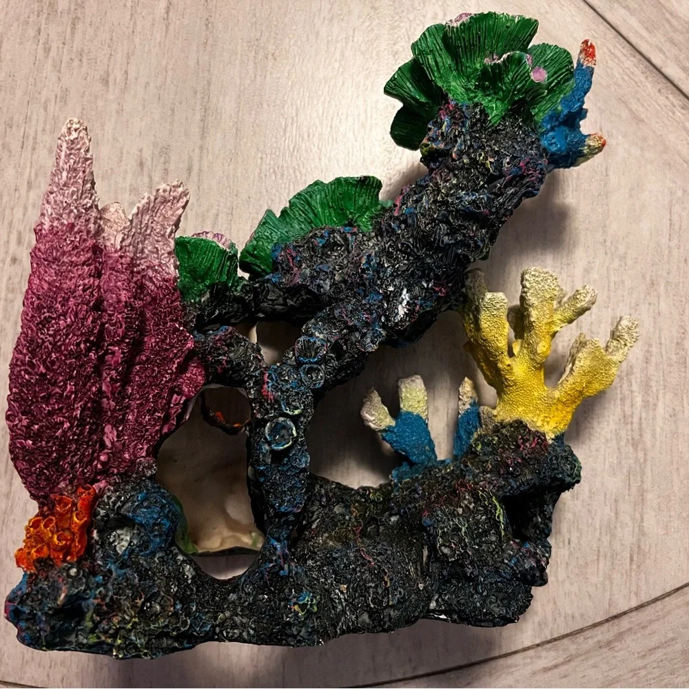 Aquarium Coral decor-Resin-colorful accent -12”x11”,5”deep-like new
